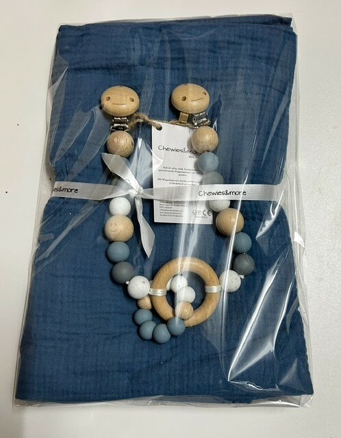 💙 Kraamcadeau – Blauwe Babydoek met Wagenspanner