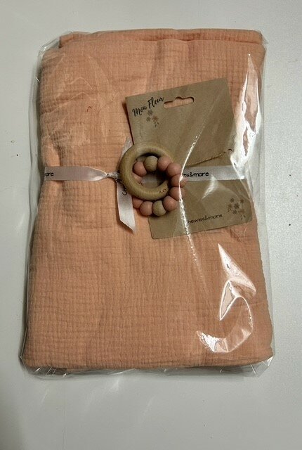 Kraamcadeau Oudroze – Hydrofiele Doek & Siliconen Bijtring